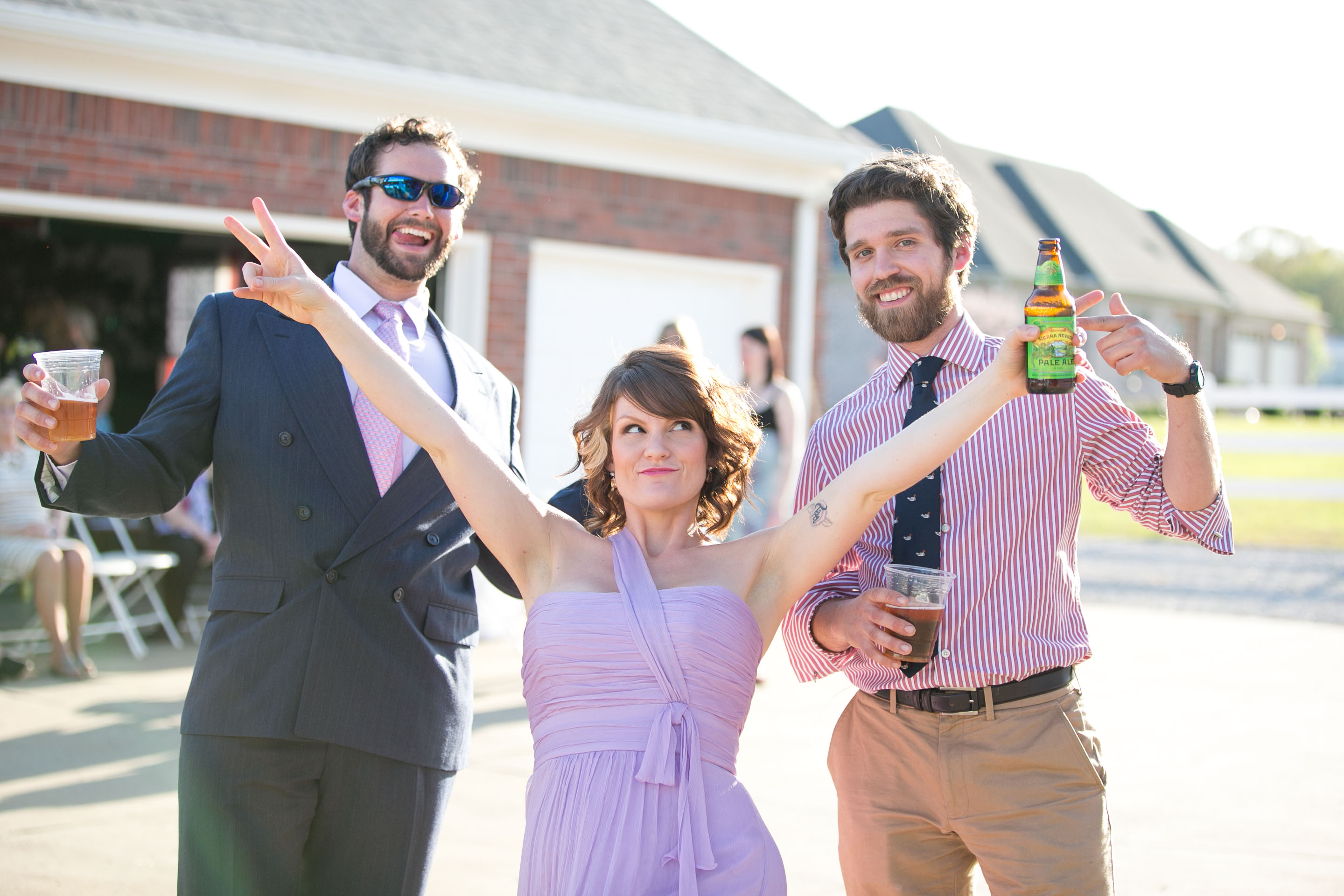 wedding-guests-posing