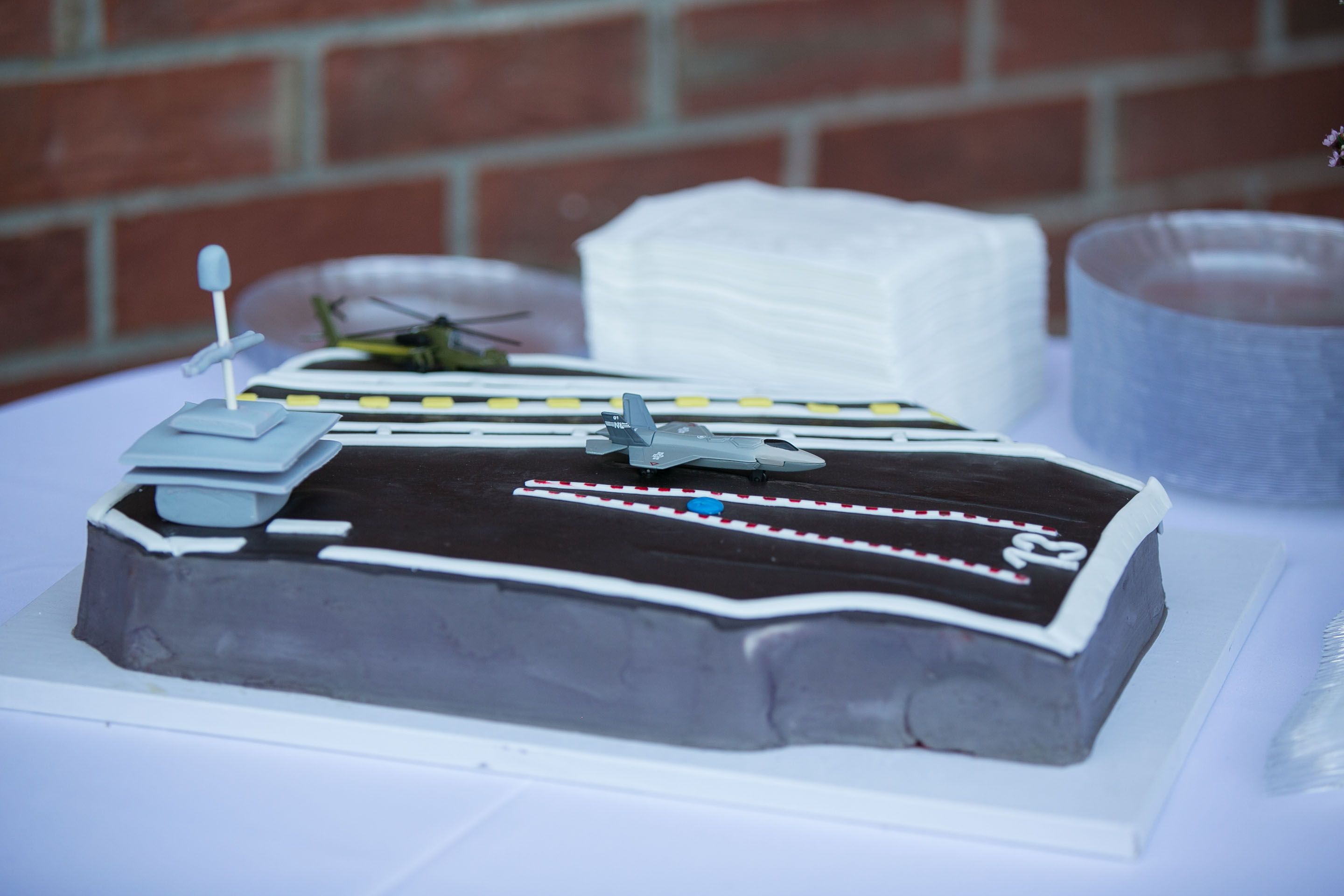 aviator-grooms-cake
