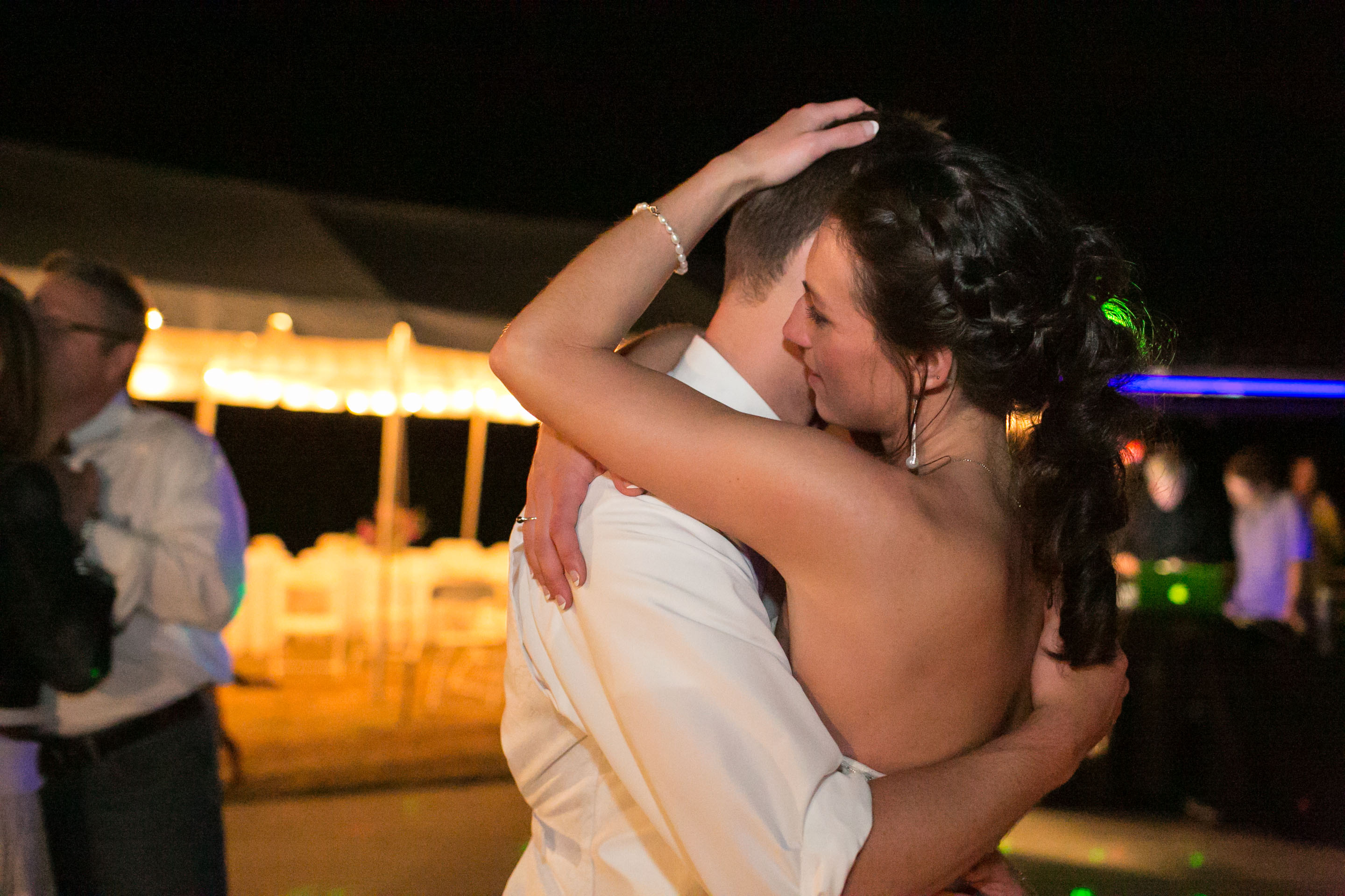 bride-and-groom-dancing