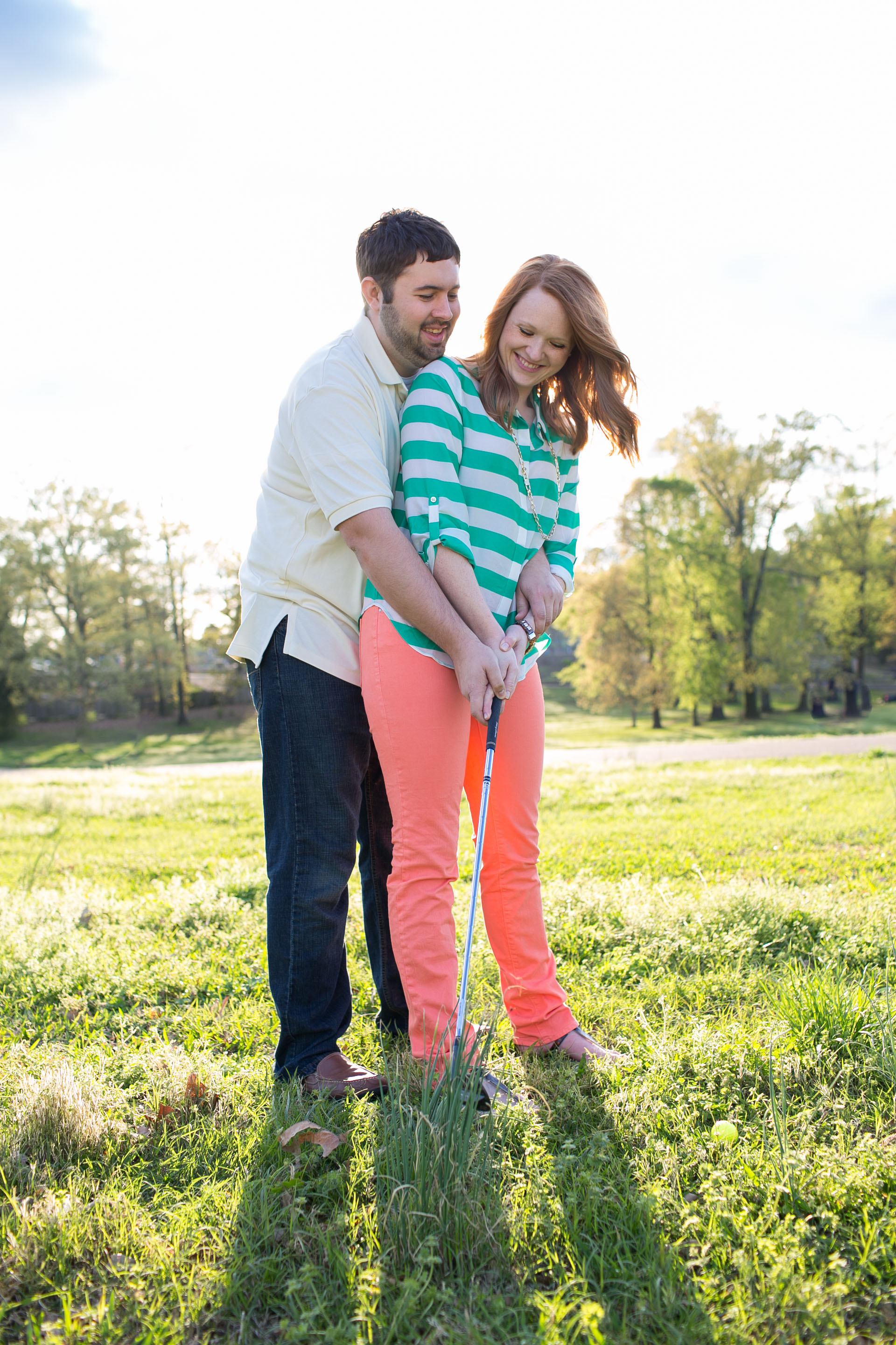 teaching-bride-how-to-golf