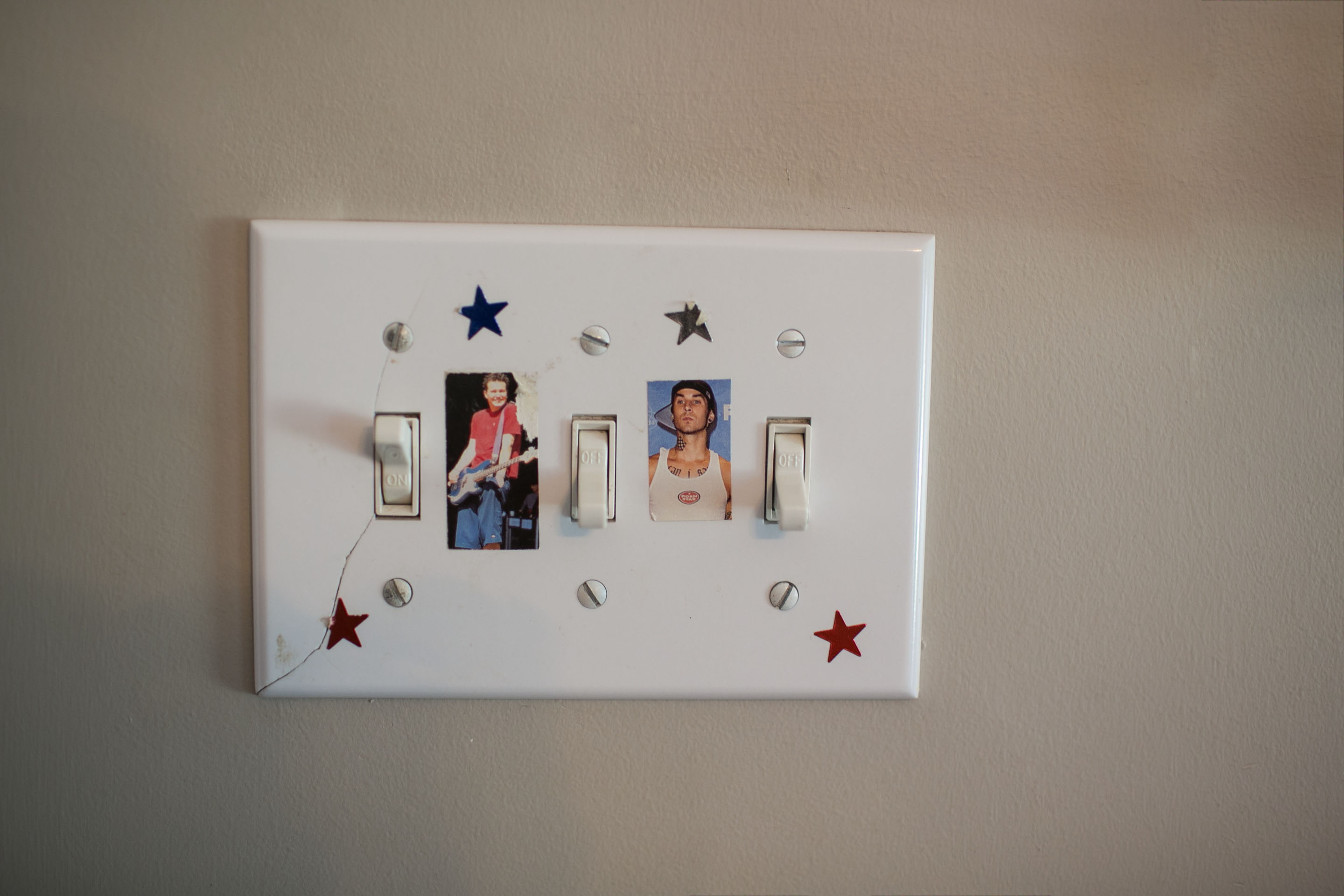 sticker-in-brides-room