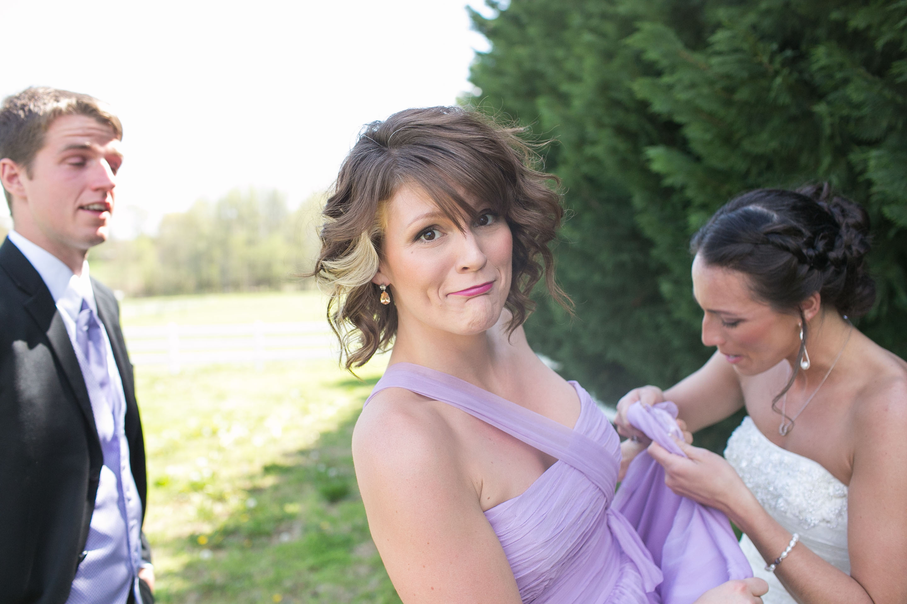 bridesmaid-helping-bride