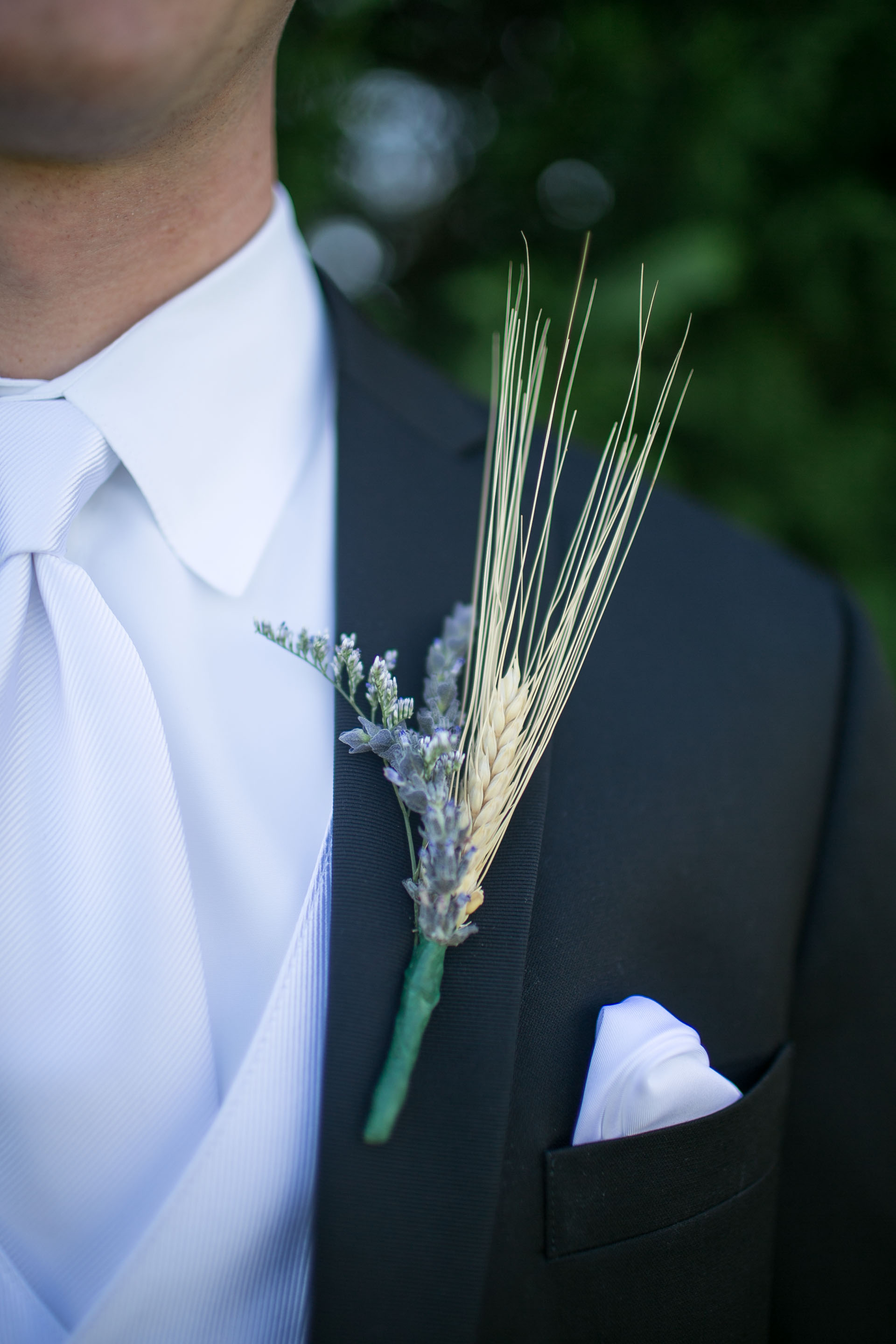 grooms-boutineer