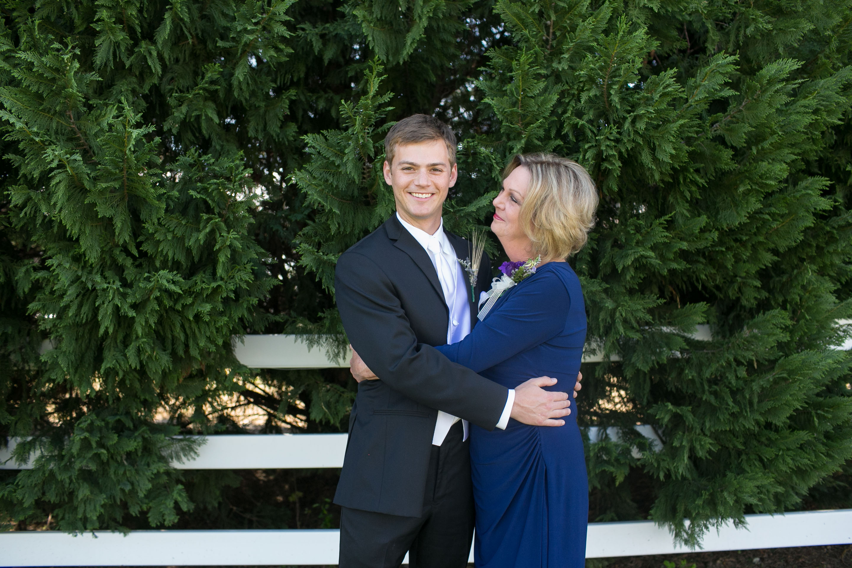 groom-with-mother