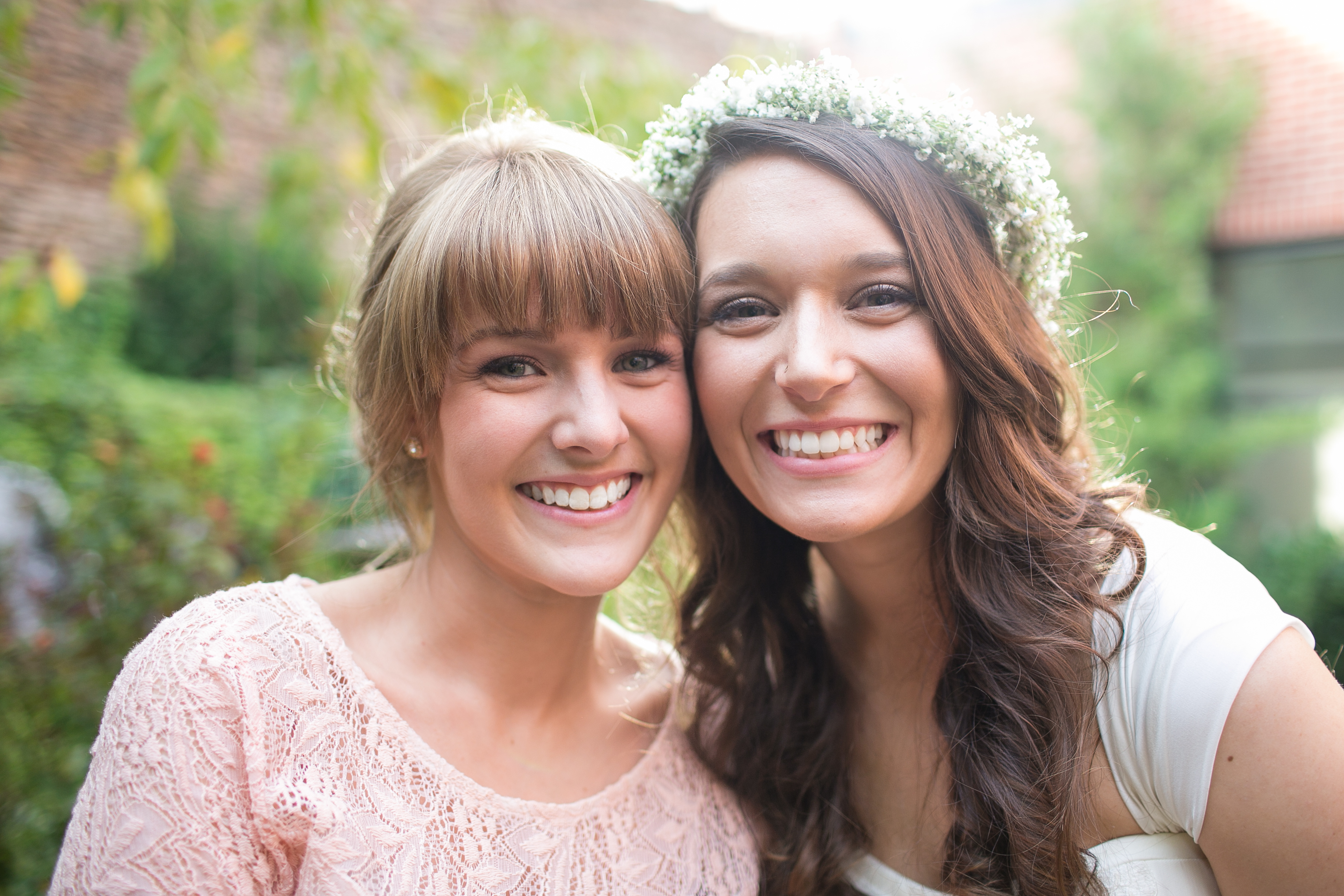 bride-with-bridesmaids