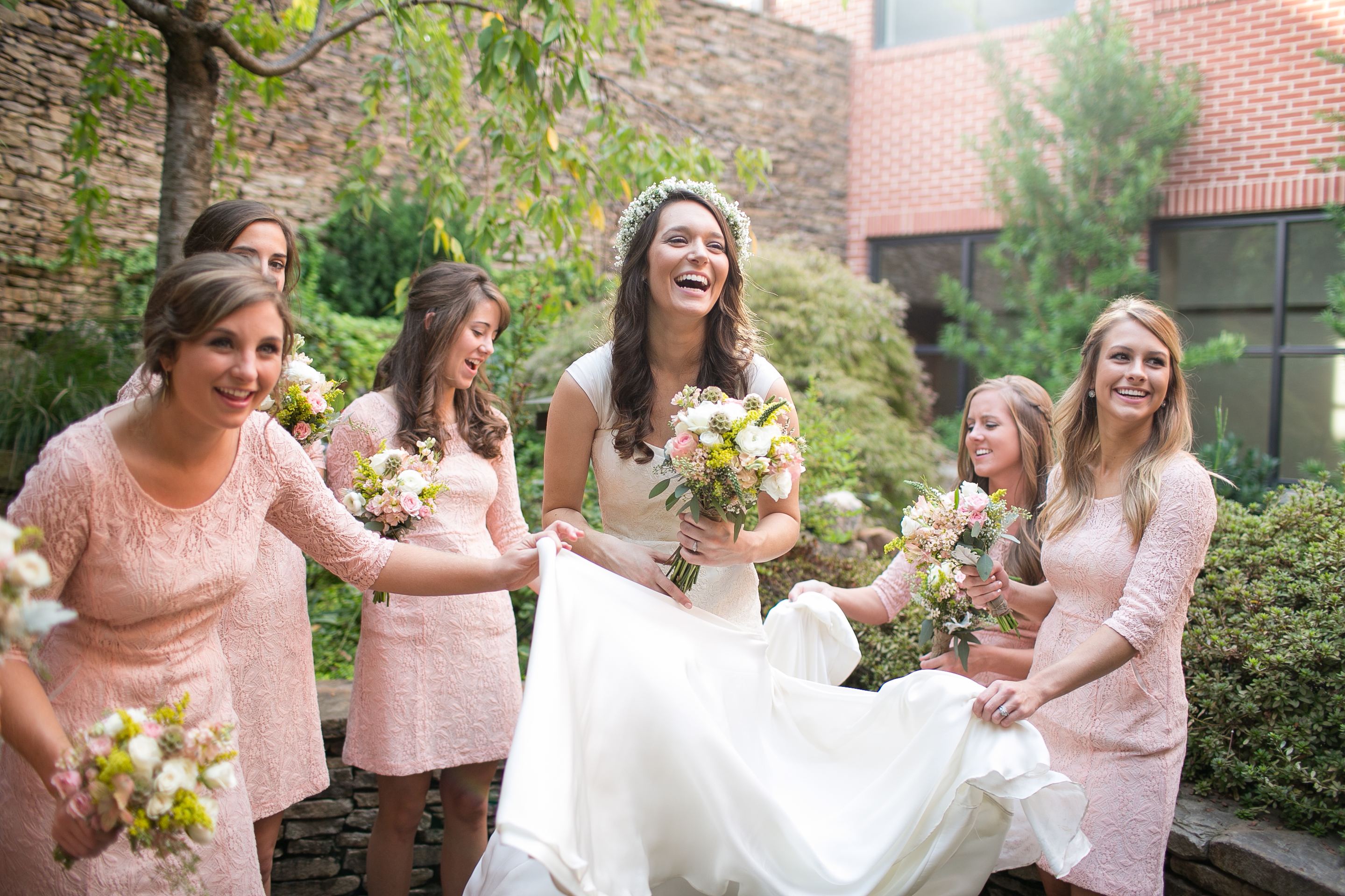 bridesmaids-fanning-bride