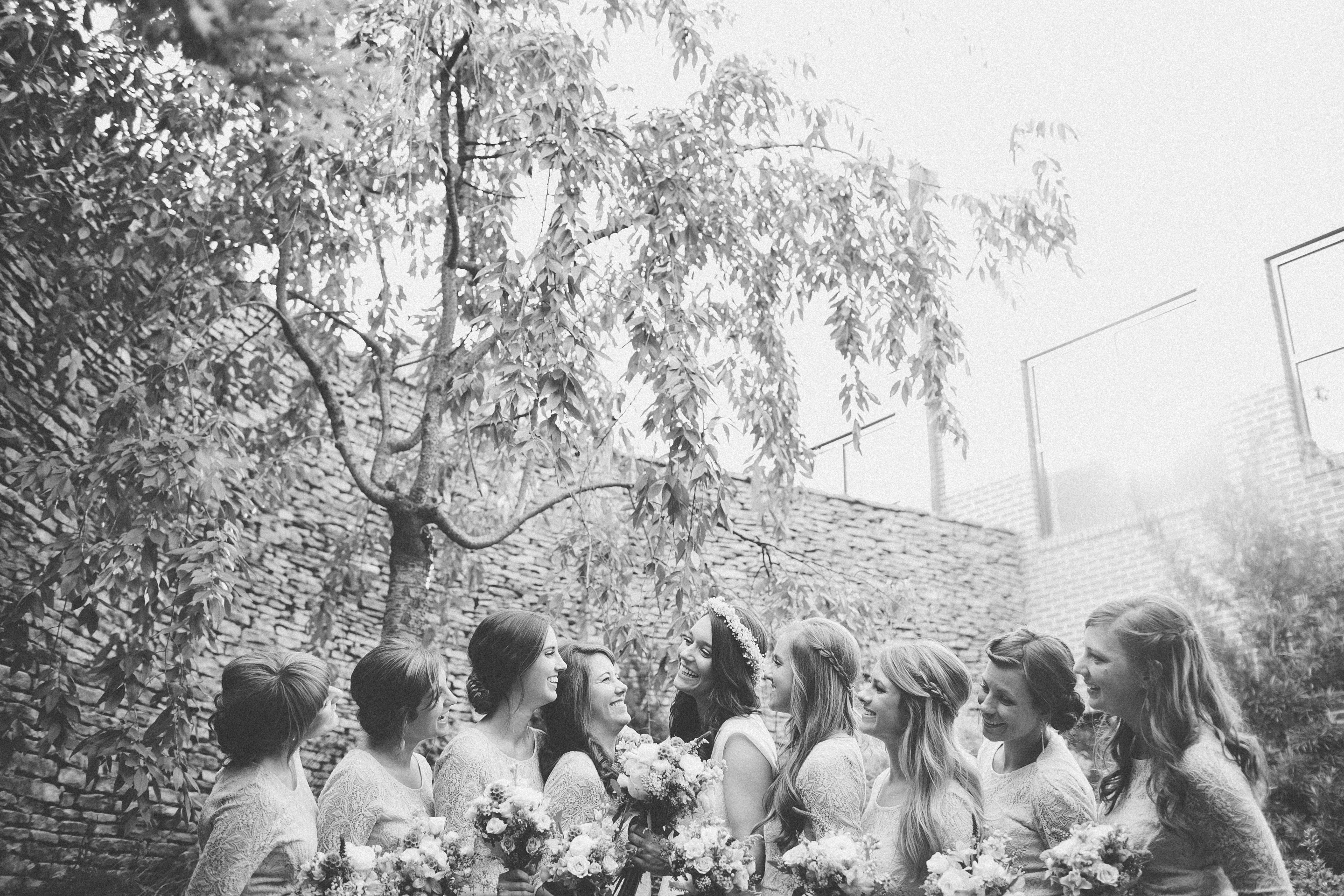 bride-with-bridesmaids