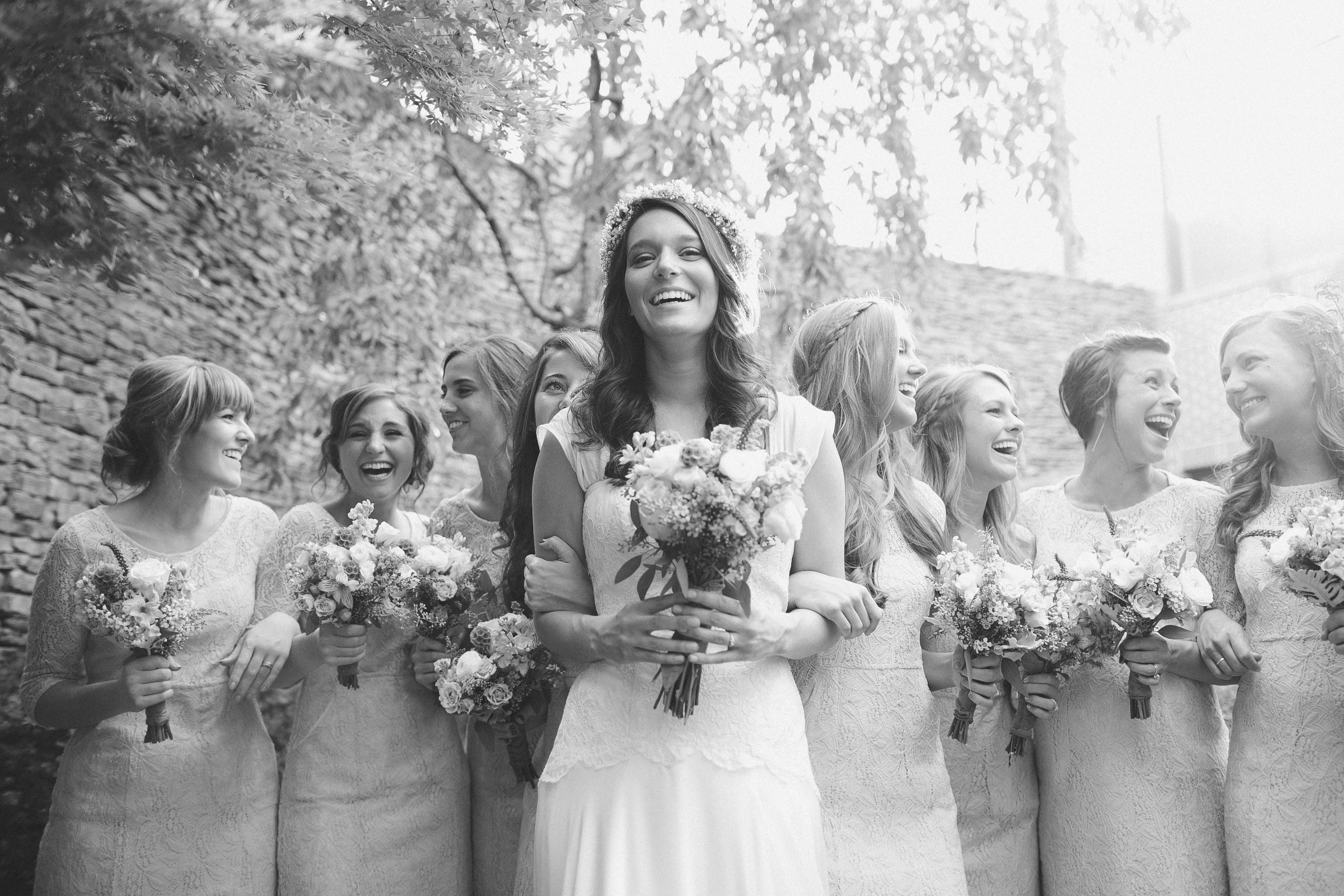 bride-with-bridesmaids