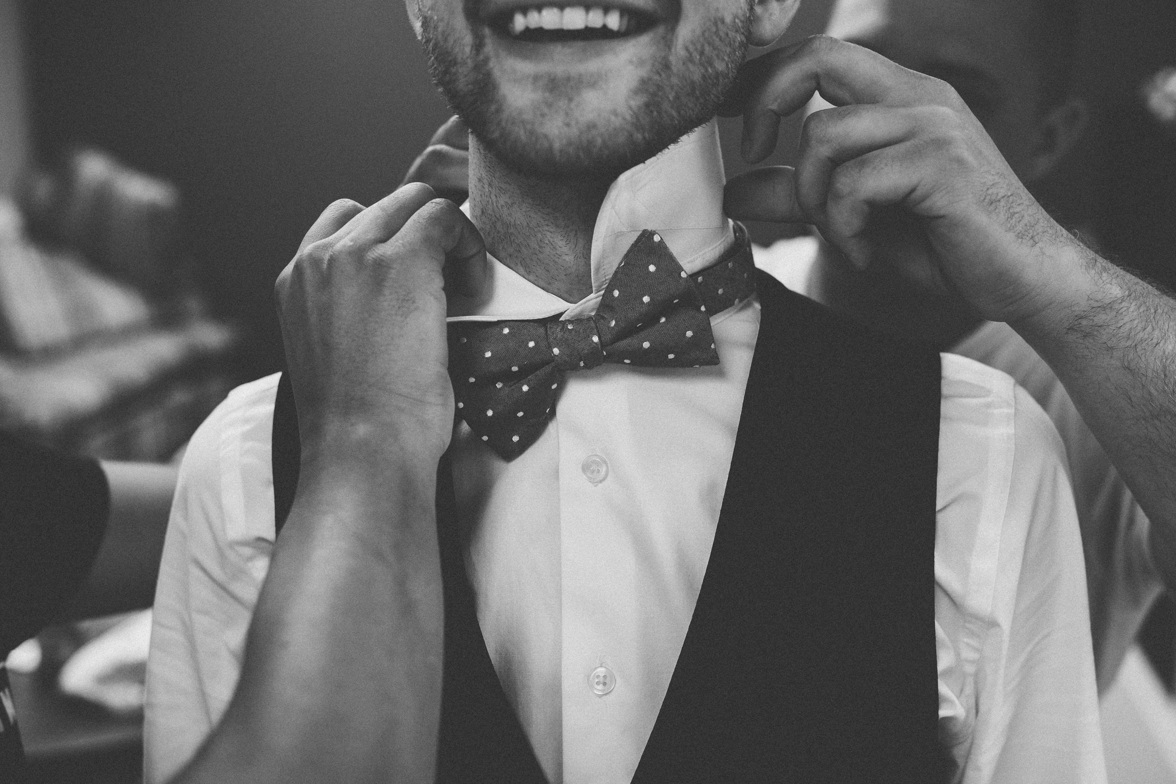 groomsmen-helping-groom