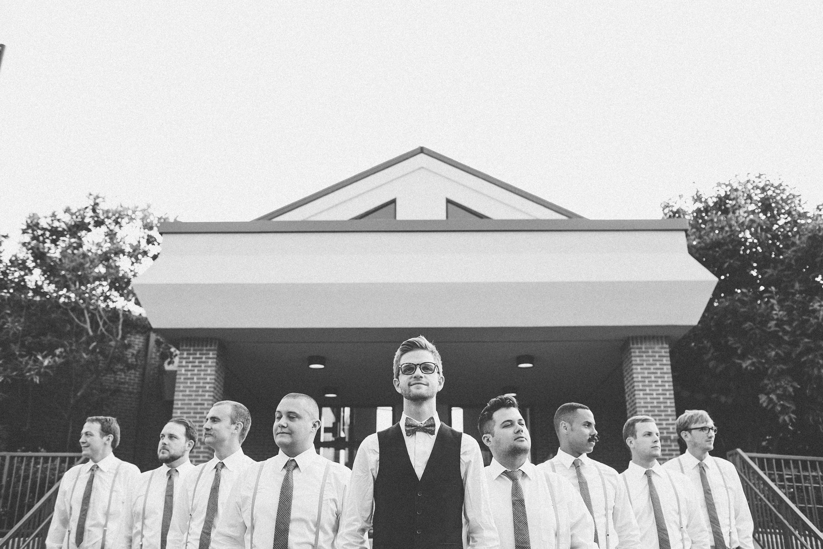 groom-with-groomsmen