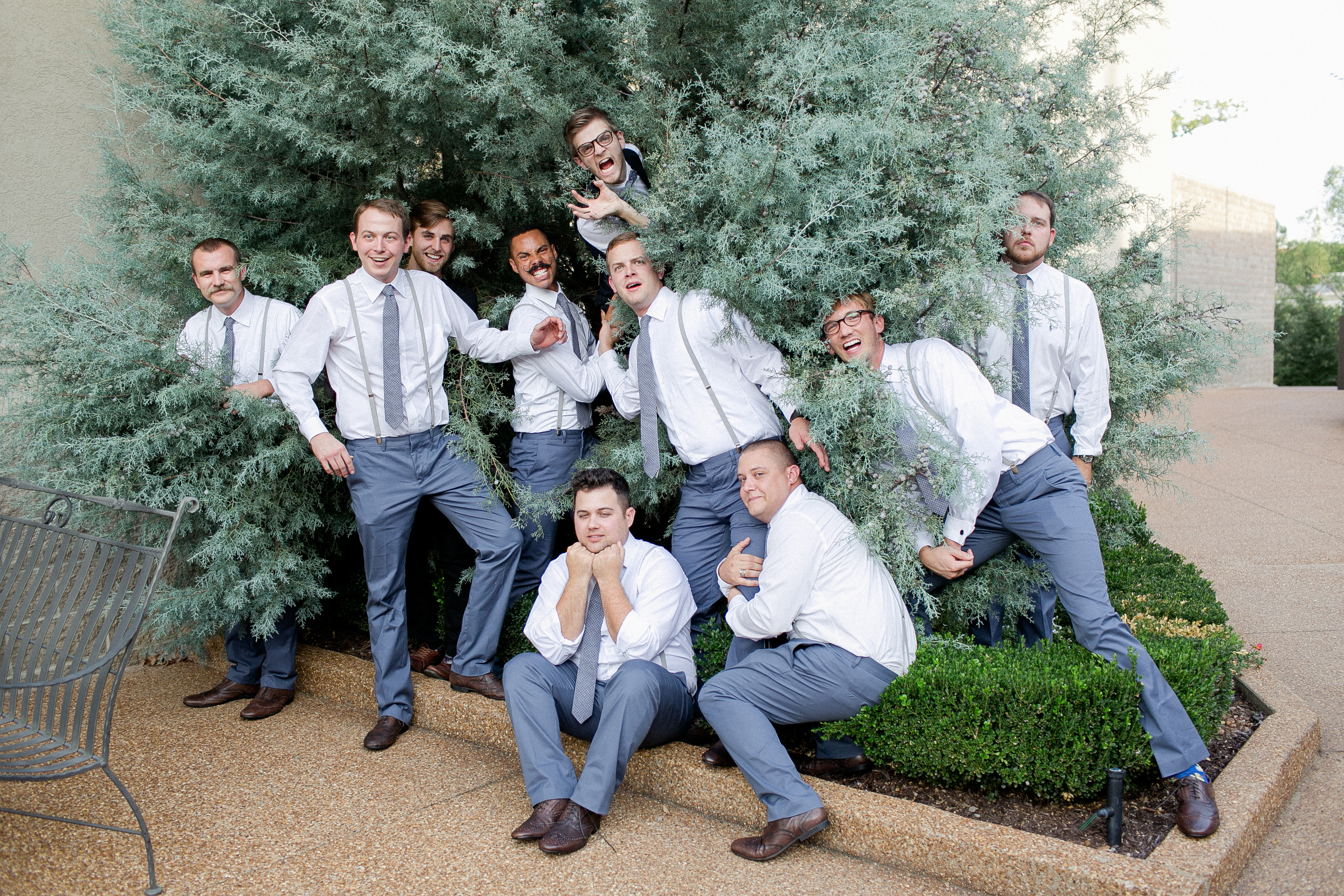 groom-with-groomsmen