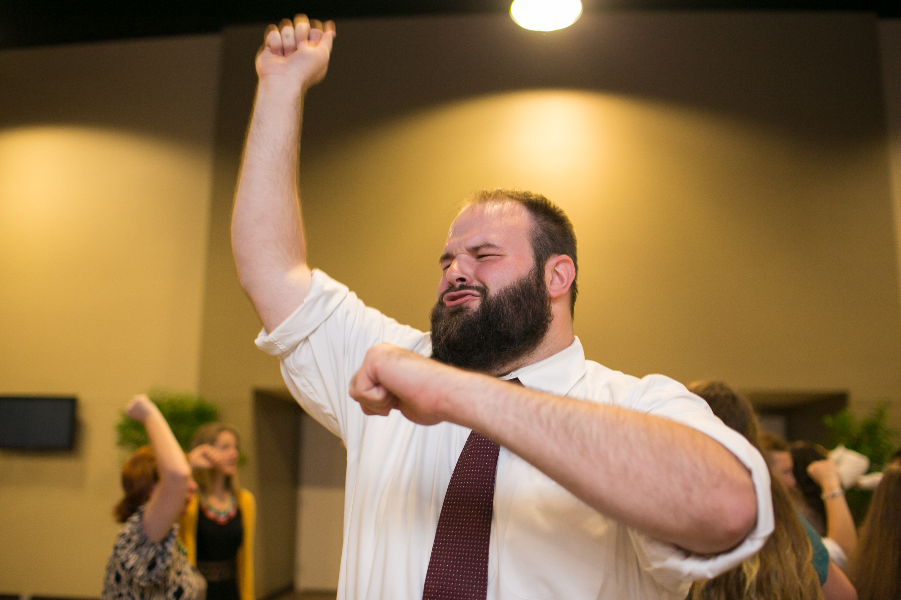 wedding-guest-dancing