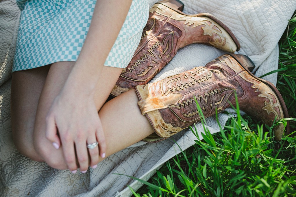 candid engagement photos