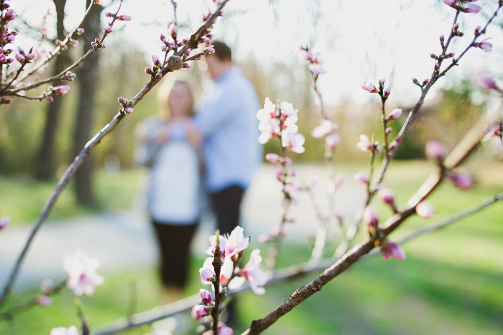 creative candid engagement photos