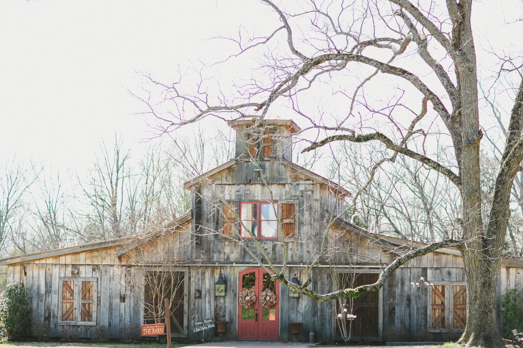 Creative wedding photography, intimate wedding photos, candid wedding photos, tennessee wedding photographer, heartwood hall barn