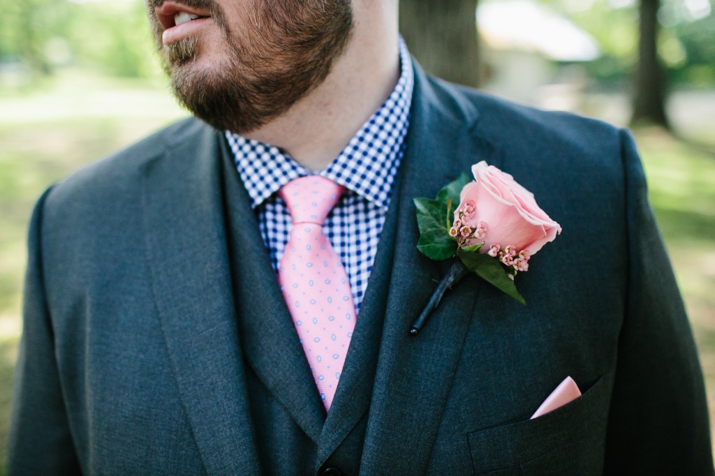 Navy gingham and pink accessories, YES.