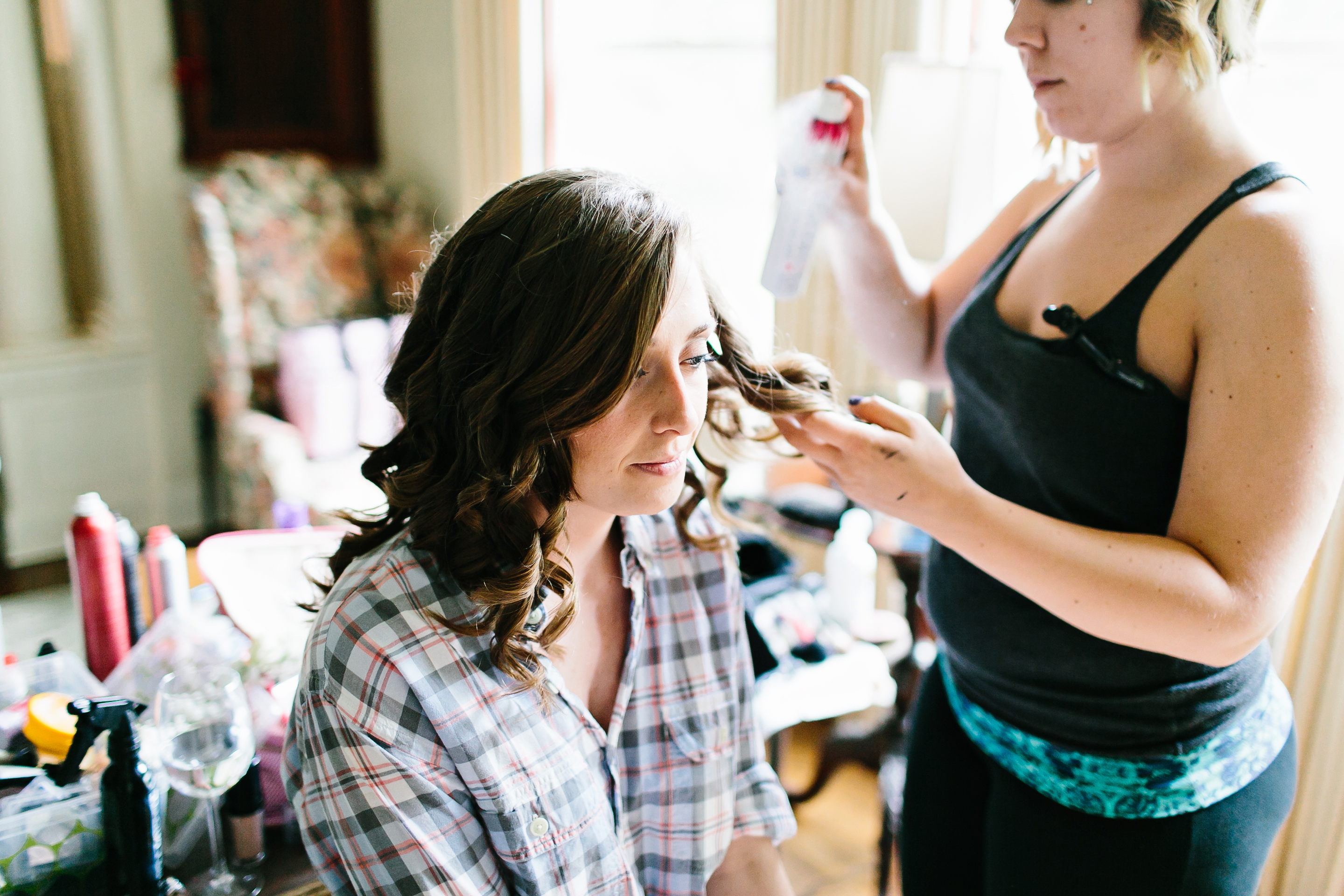 bride getting ready. Tennessee wedding. Memphis tennessee wedding. central gardens wedding