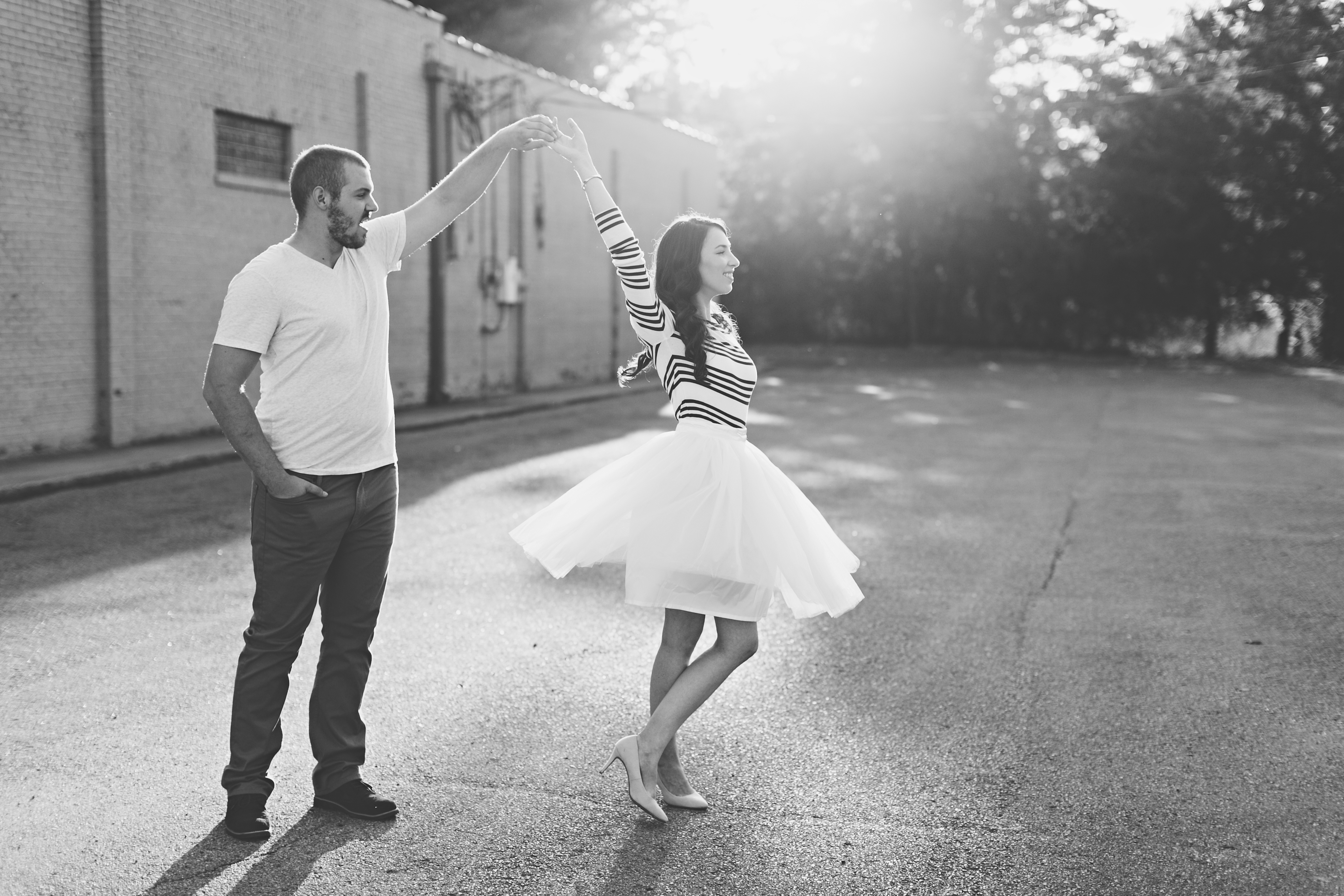 creative engagement photos. Urban engagement session, midtown engagement session. Journalistic wedding photographer. Tulle skirt