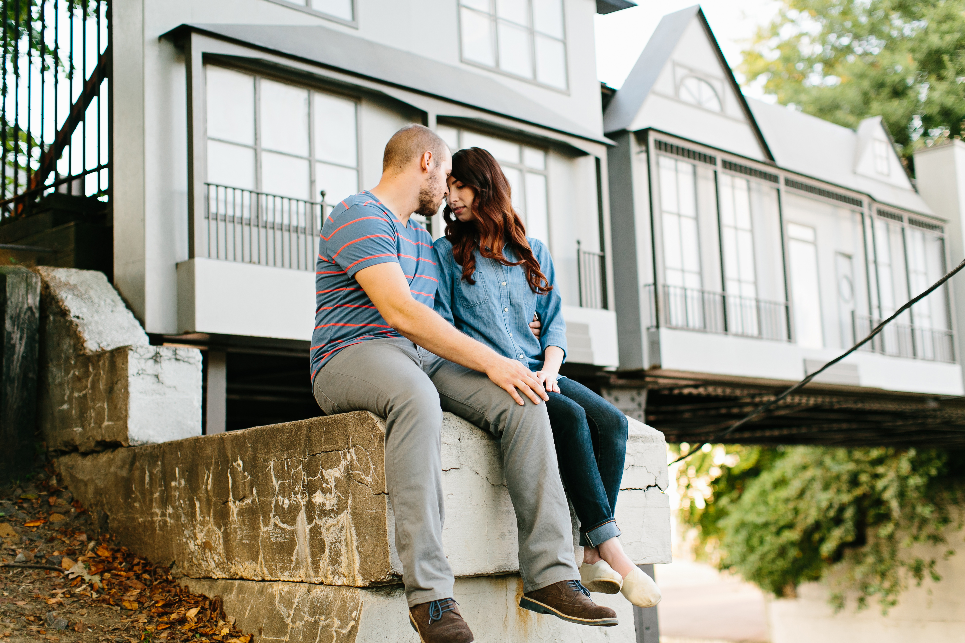 creative engagement photos. Urban engagement session, midtown engagement session. Journalistic wedding photographer. 