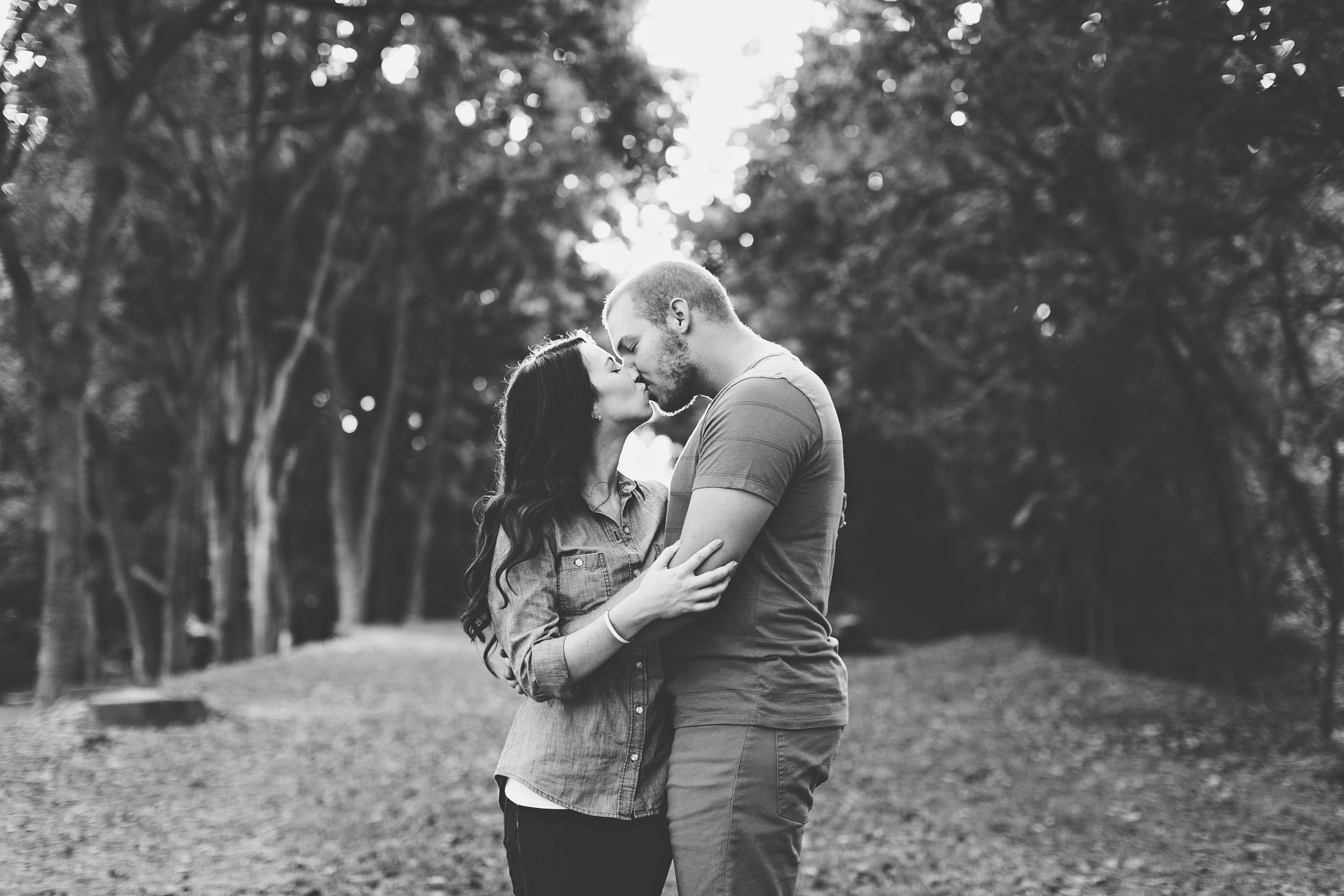 creative engagement photos. Urban engagement session, midtown engagement session. Journalistic wedding photographer.