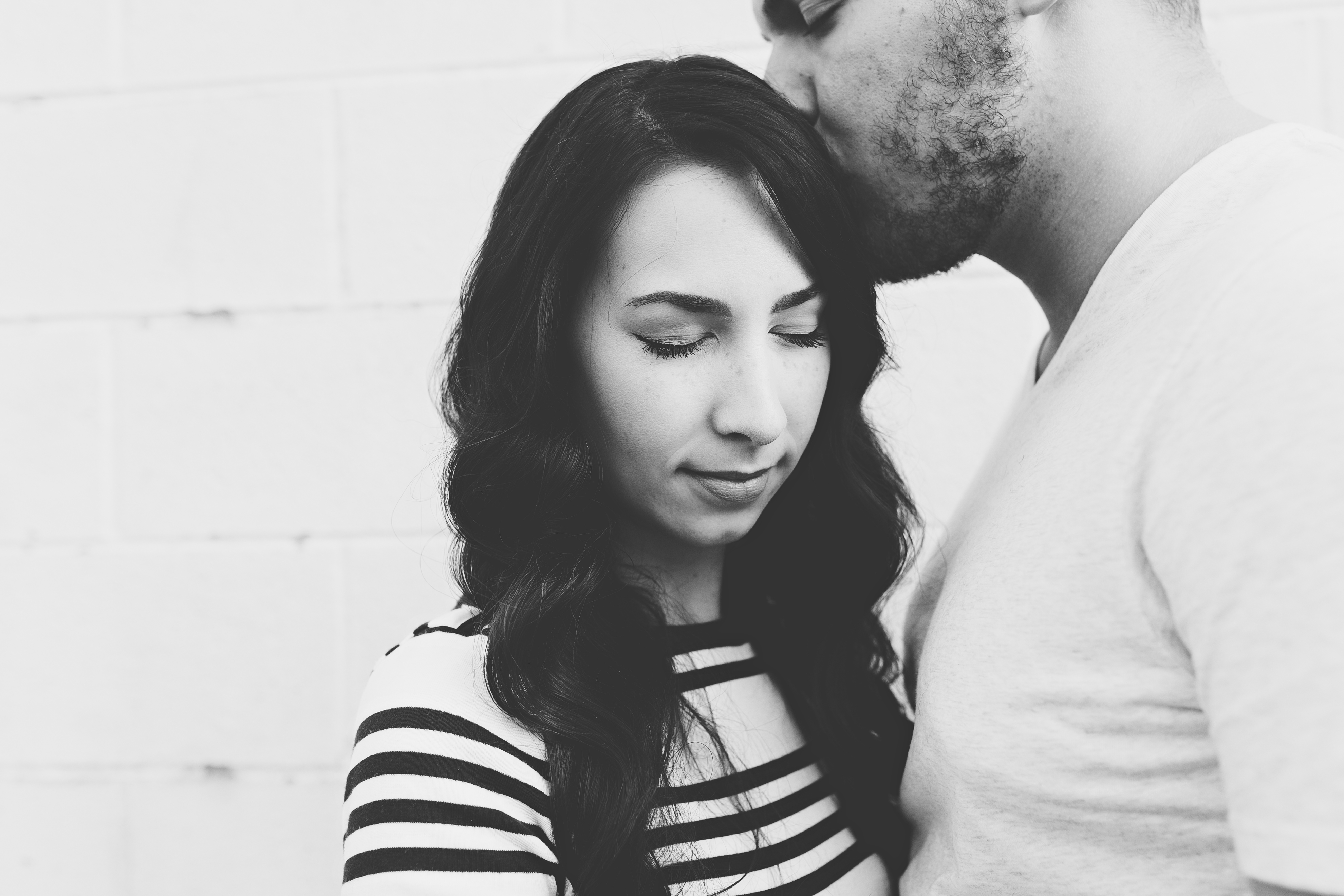 creative engagement photos. Urban engagement session, midtown engagement session. Journalistic wedding photographer. Tulle skirt