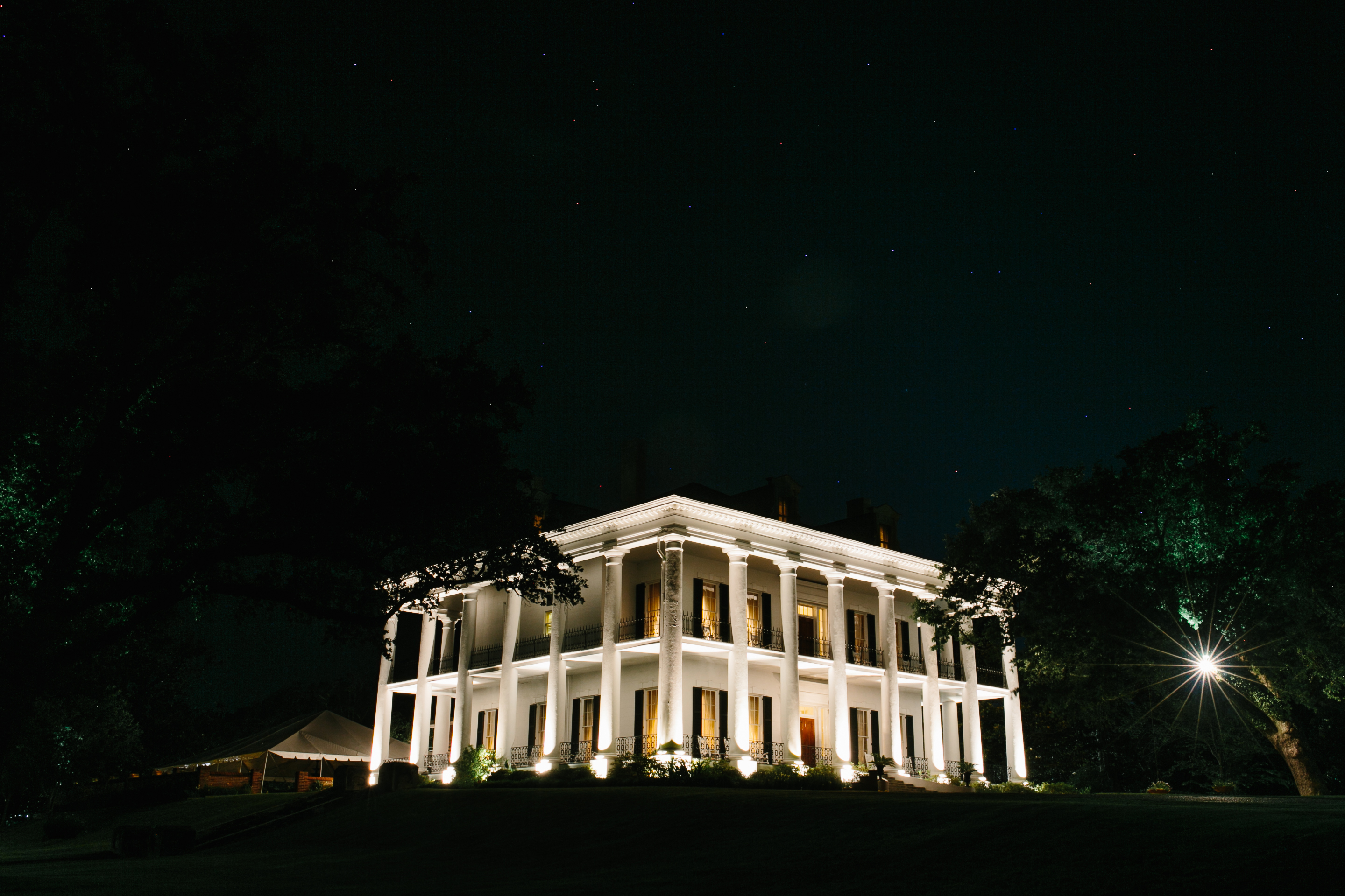 Dunleith Historic Inn Wedding. Creative wedding photographer, journalistic wedding photographer