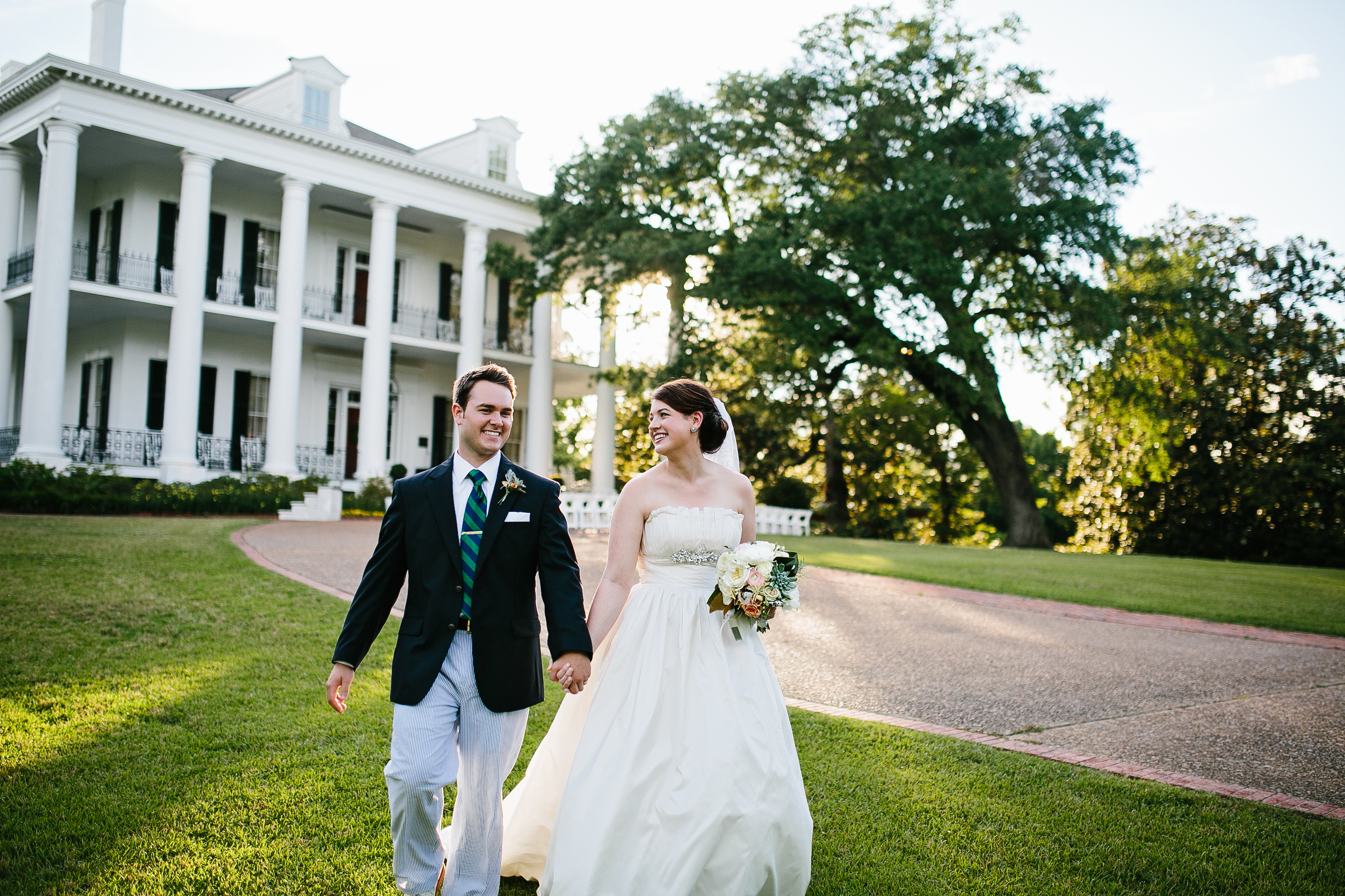 creative bride and groom portraits. Natchez Mississippi wedding photographer