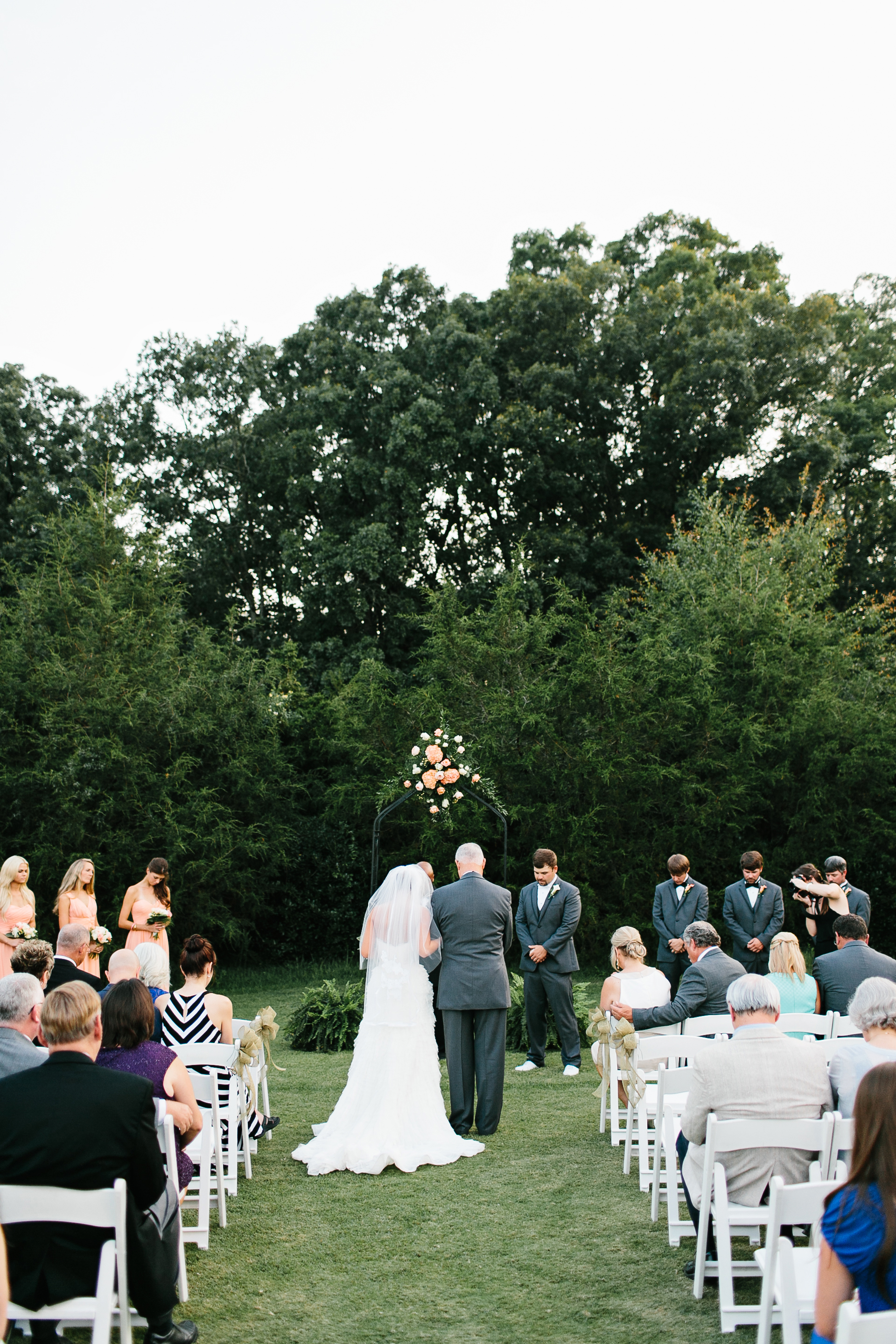 outdoor wedding ceremony. tennessee wedding. creative wedding photographer