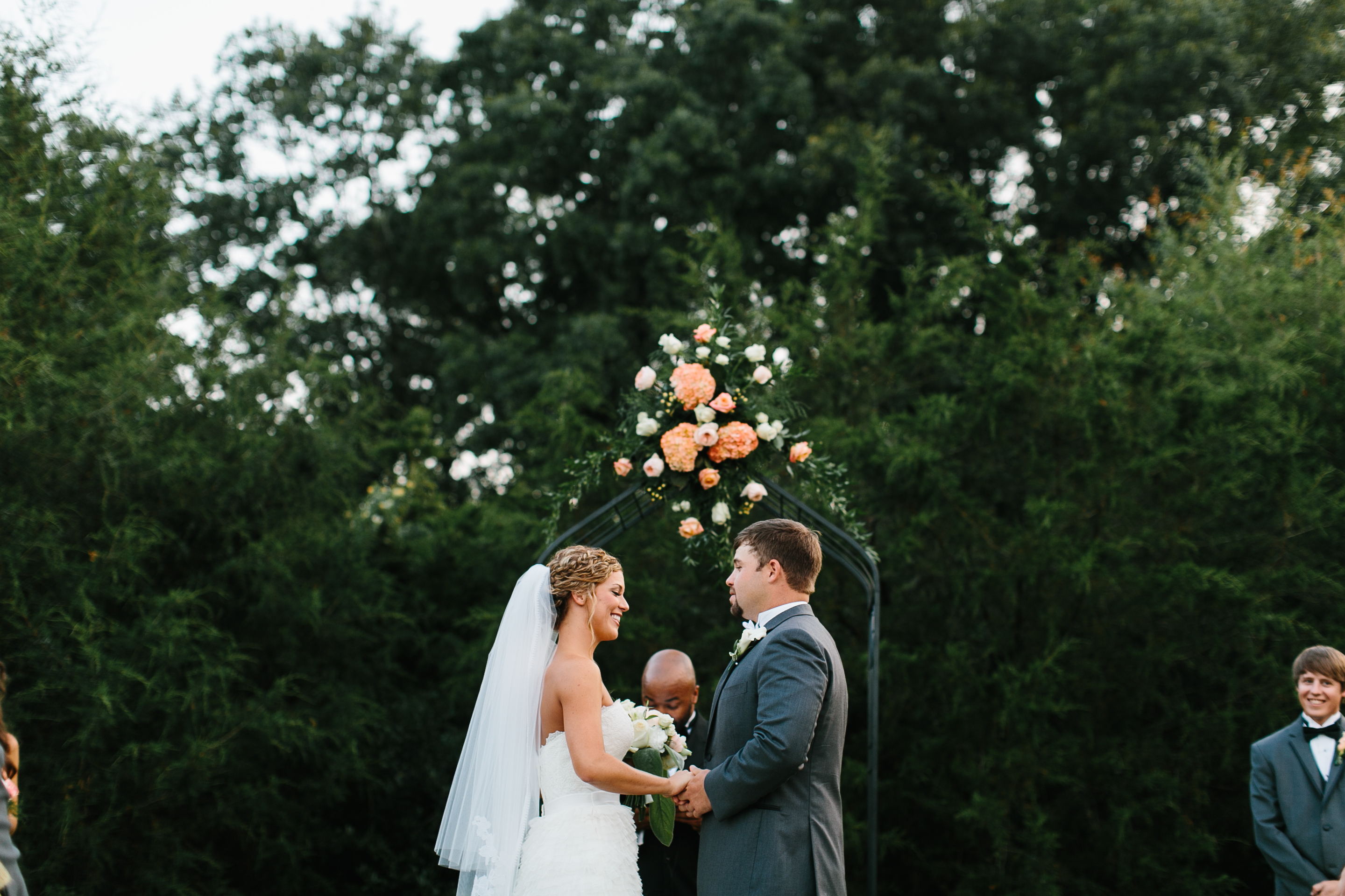 outdoor wedding ceremony. tennessee wedding. creative wedding photographer