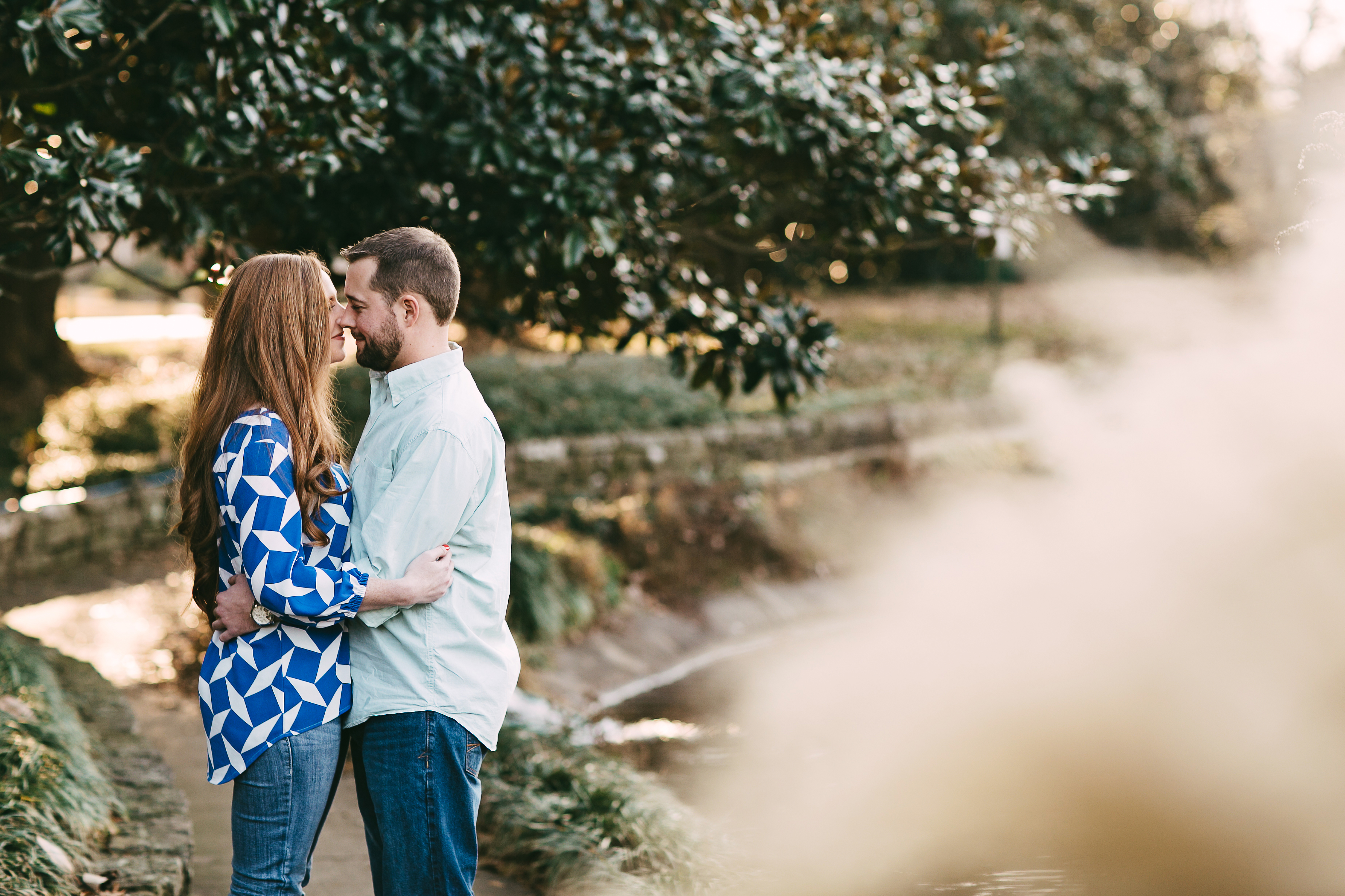 urban engagement session. downtown engagement session. creative engagement photos. non-traditionall engagement photos