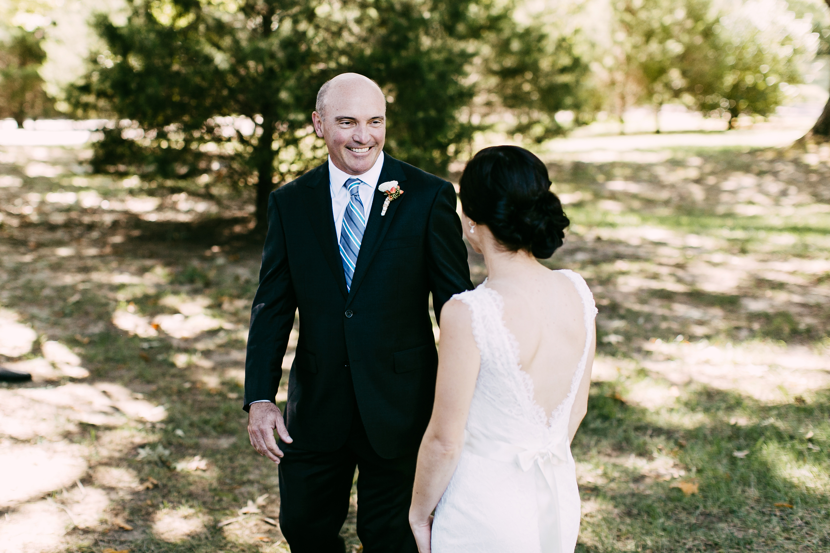 father-daughter-first-look-dad-seeing-daughter-creative-wedding-photographer-candid-wedding-photography-spring-creek-ranch
