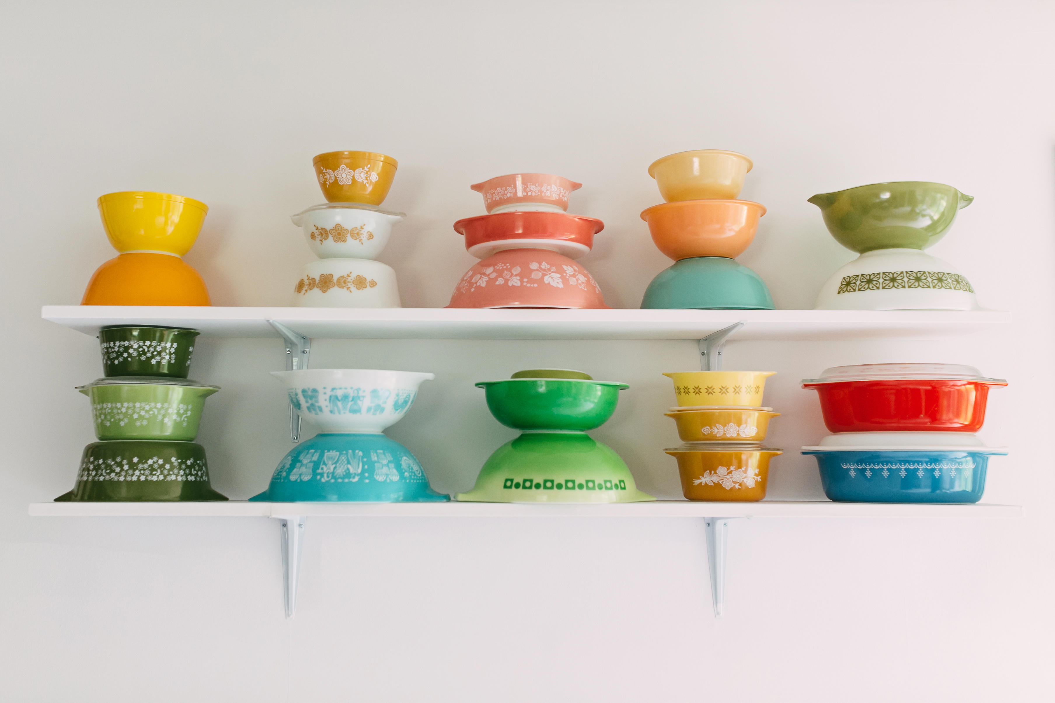 colorful-vintage-pyrex-bowl-collection