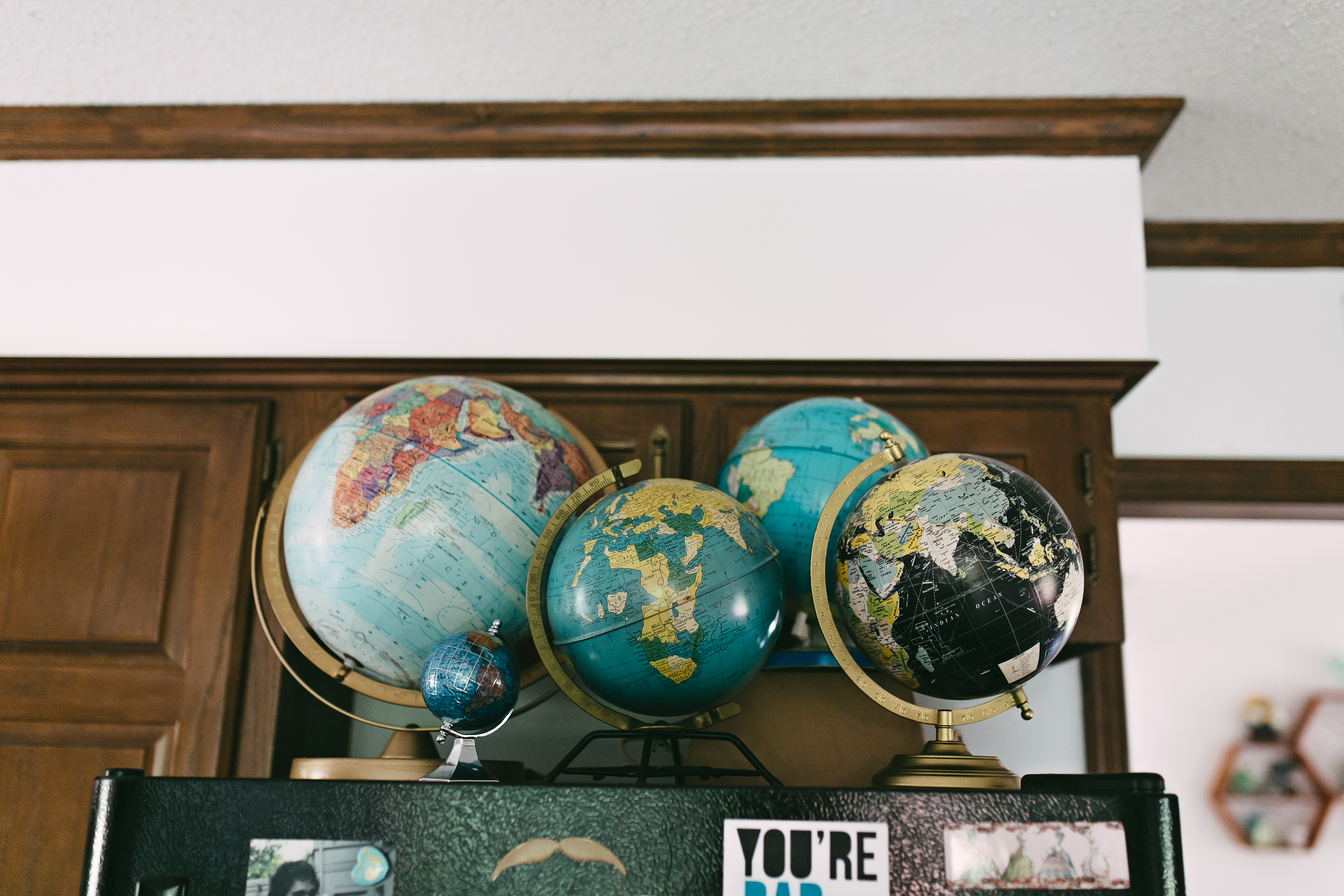 vintage-retro-world-globes