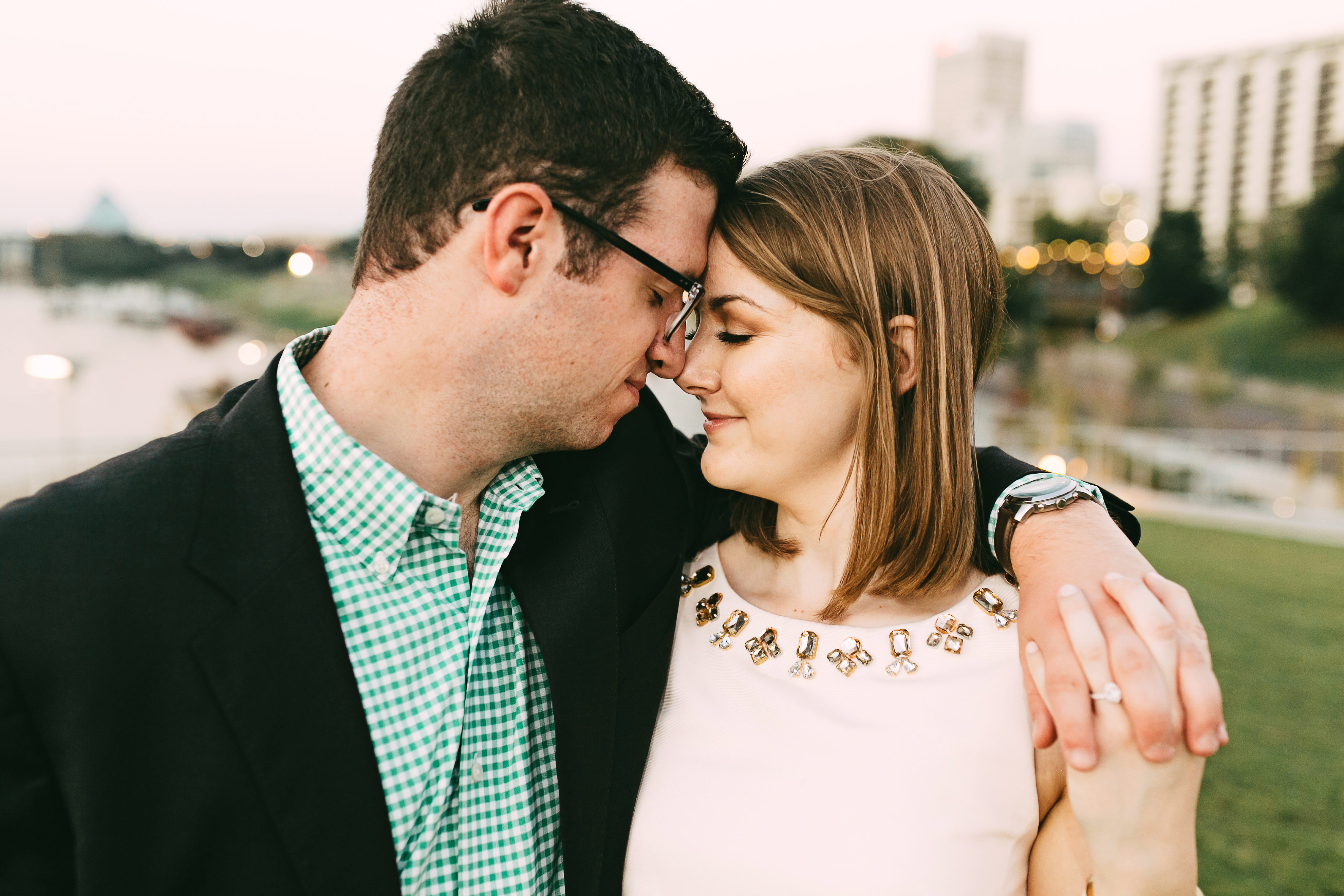 classy-memphis-engagement-photos