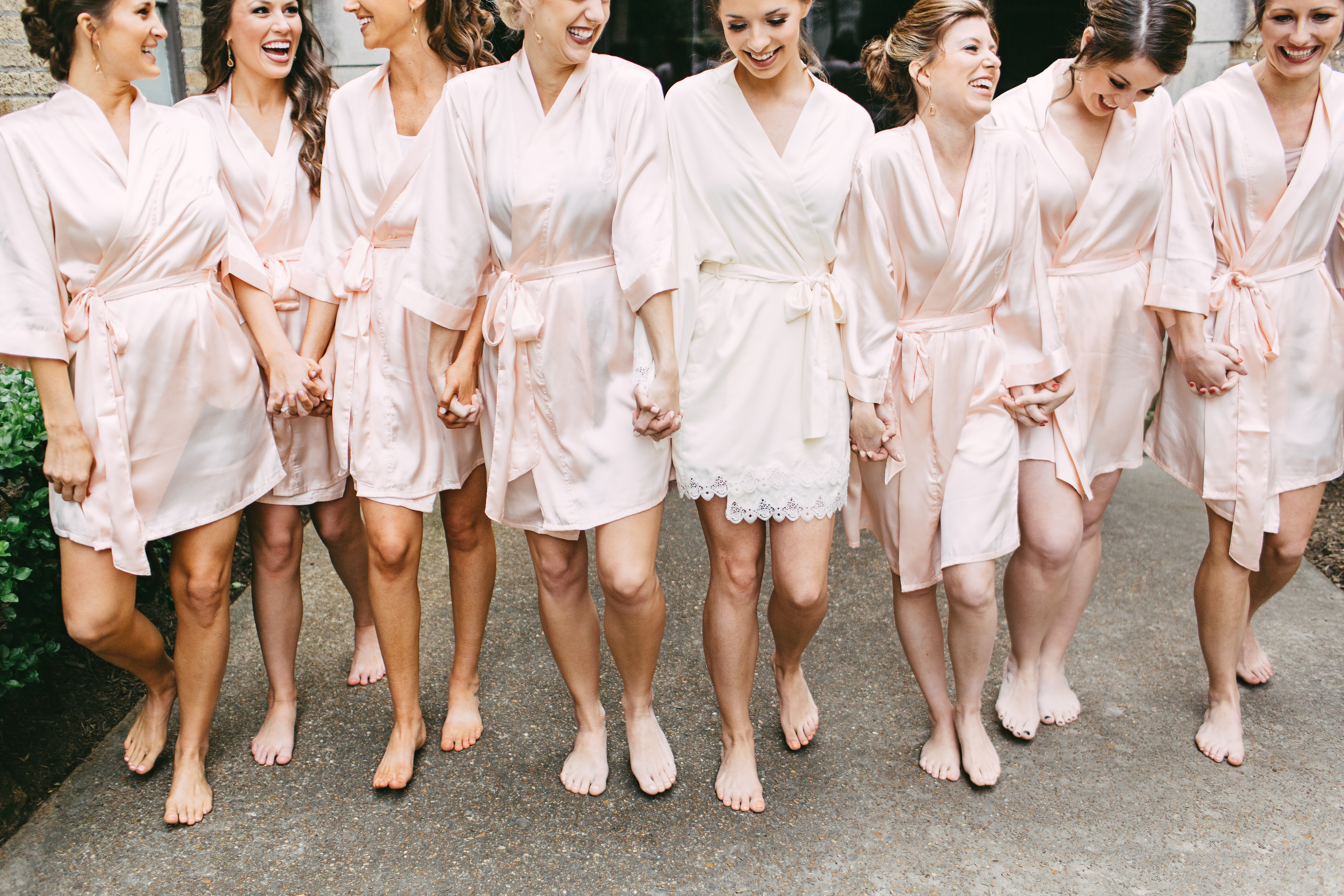 bridesmaids-in-matching-robes