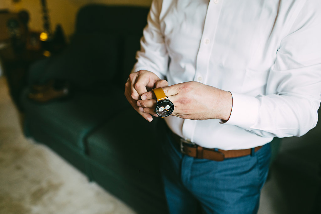 groom-getting-ready