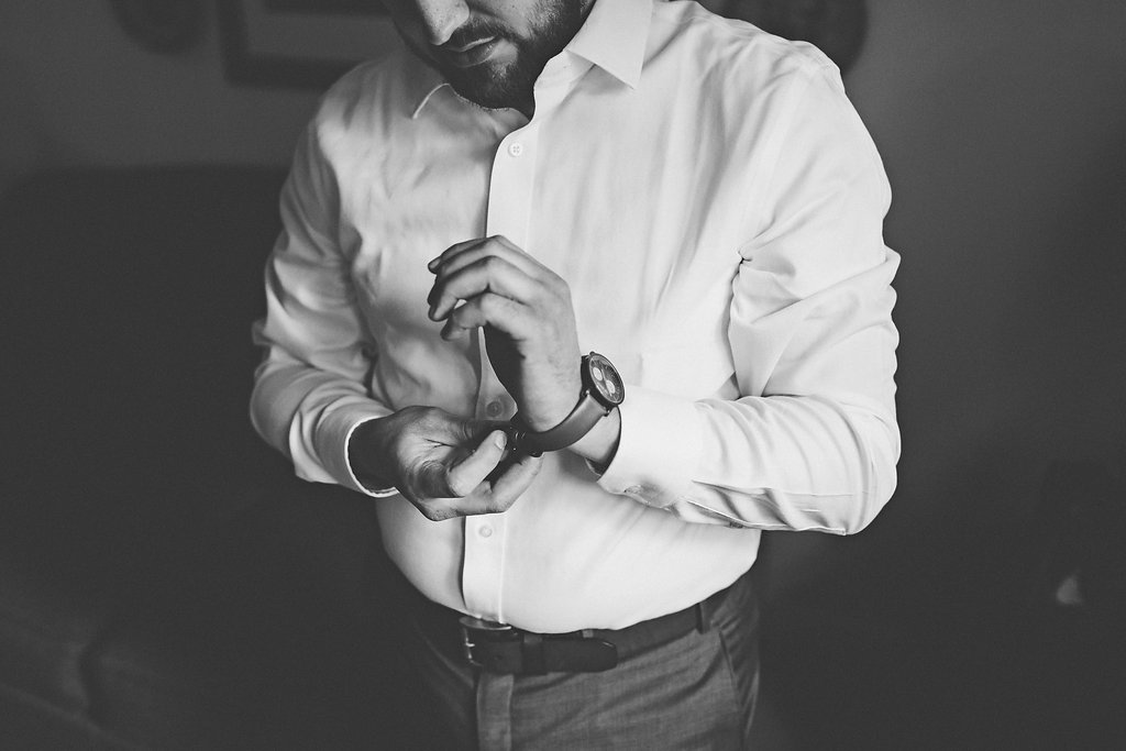 groom-getting-ready