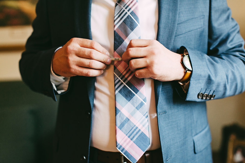 groom-getting-ready