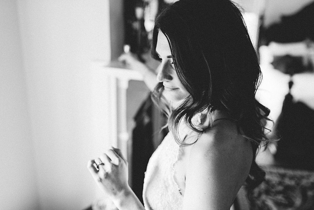 mom-helping-bride-get-ready