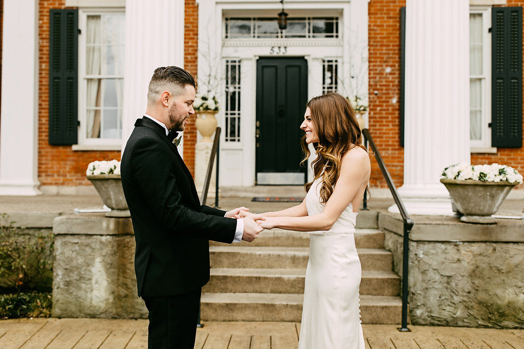 groom-seeing-bride