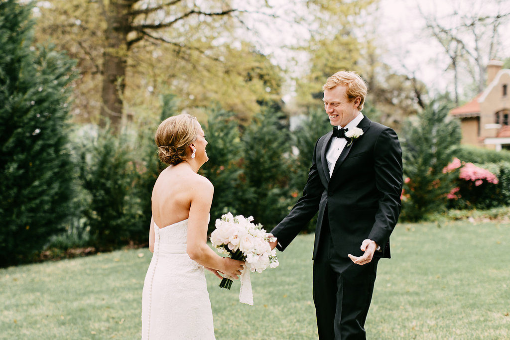 groom-seeing-bride