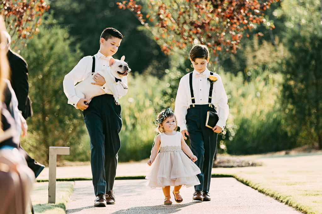 dog-during-wedding-ceremony