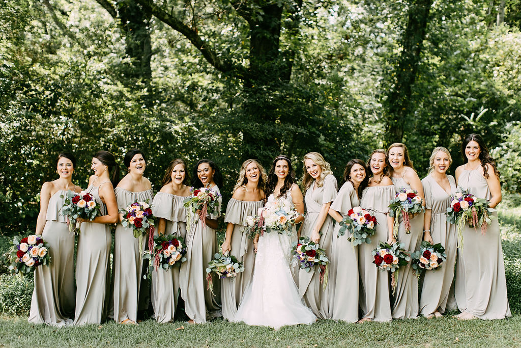 bridesmaids-with-neutral-dresses